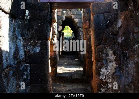 Bauturm Muang Sing Sandstein khmer Burg und Hinduismus Tempel Mythologie im Prasat Mueang Sing Historical Park für thailänder ausländische Reisende Stockfoto