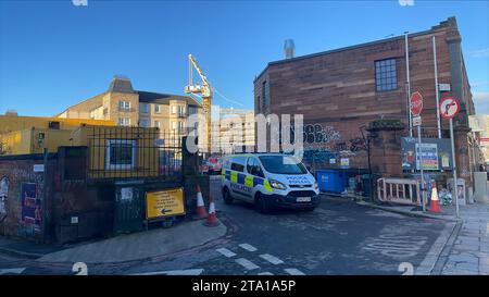 Die Szene am Steads Place, Leith, Edinburgh, nachdem ein Abschnitt eines Krans nachgab und auf die Spitze eines im Bau befindlichen Wohnkomplexes fiel. Bilddatum: Dienstag, 28. November 2023. Stockfoto