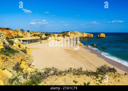 Wunderschöner Sandstrand namens Sao Rafael in Albufeira, Algarve, Portugal, Europa Stockfoto