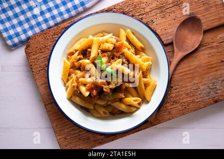 Pasta alla norma traditionelles italienisches Rezept. Stockfoto