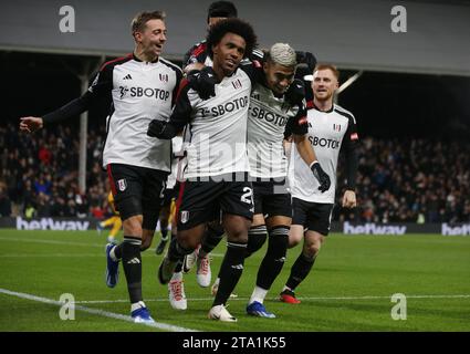 TOR 2:1, Willian of Fulham Torfeier nach einem Elfmeterschießen. - Fulham gegen Wolverhampton Wanderers, Premier League, Craven Cottage Stadium, London, Großbritannien - 27. November 2023. Nur redaktionelle Verwendung – es gelten Einschränkungen für DataCo. Stockfoto