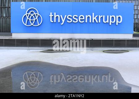 thyssenkrupp Bilanzpressekonferenz am 22.11.2023 im thyssenkrupp Quartier in Essen Logo/Schriftzug thyssenkrupp *** thyssenkrupp Annual Press Conference am 22 11 2023 im thyssenkrupp Quartier in Essen Logo-Schriftzug thyssenkrupp xRx Credit: Imago/Alamy Live News Stockfoto