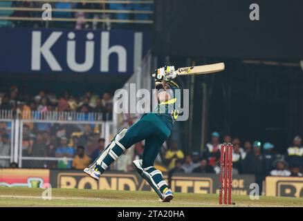 Guwahati, Assam, Indien. November 2023. Glenn Maxwell aus Australien während des Spiels Nr. 03 der T20 International Series zwischen Australien und Indien im Barsapara Cricket Stadium, Guwahati, Assam, Indien am 28. November 2023 (Bild: © Avijit das/ZUMA Press Wire) NUR ZUR REDAKTIONELLEN VERWENDUNG! Nicht für kommerzielle ZWECKE! Stockfoto