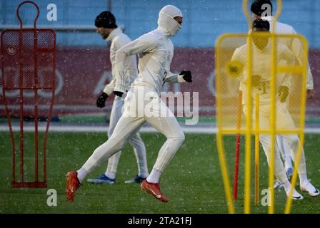 München, Deutschland. November 2023. Fußball: Champions League, Bayern München - FC Kopenhagen, Gruppenphase, Gruppe A, Spieltag 5. Das letzte Training des FC Bayern auf dem Trainingsplatz Säbener Straße. Leroy Sane in Aktion. Quelle: Sven Hoppe/dpa/Alamy Live News Stockfoto