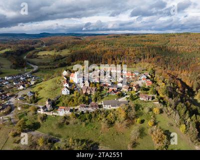 Aus der Vogelperspektive auf das historische Stadtzentrum von Aach im Hegau, Landkreis Konstanz, Baden-Württemberg, Deutschland Stockfoto