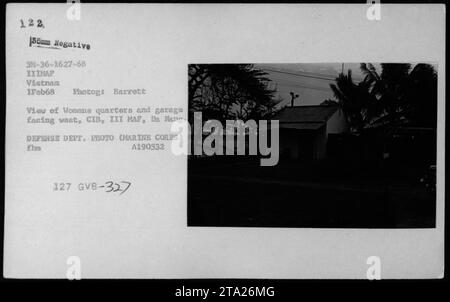 Blick auf das Frauenquartier und die Garage in da Nang, Vietnam. Die Strukturen der USMC und der vietnamesischen Streitkräfte sind am 1. Februar 1968 abgebildet. Dieses Foto, das von Barrett für das Verteidigungsministerium aufgenommen wurde, zeigt die Gebäude und Bunker während ihrer militärischen Aktivitäten in Vietnam. Quelle: 3M-36-1627-68 IIIMAP Vietnam 1Feb68. Stockfoto