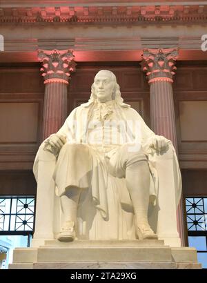 Philadelphia, PA, USA - 29. Mai 2018: Skulptur von Benjamin Franklin am Benjamin Franklin National Memorial im Franklin Institute Museum. Stockfoto