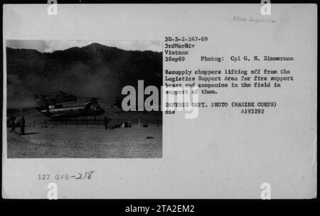 CH-46 Hubschrauber heben am 3. September 1969 von einem Logistikzentrum in Vietnam ab, um Basen und Feldfirmen mit Nachschub und Feuerunterstützung zu versorgen. Foto von CPL G.N. Zimmerman. Stockfoto