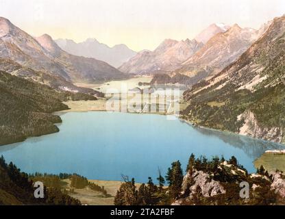 Blick über das obere Engadin, Oberengadin, und den Silvaplana, Silvaplanersee, Alpenlandschaft, Graubünden, Schweiz, Historisch, um 1900, digital restaurierte Reproduktion nach einem Original aus dem 19. Jahrhundert / Blick über das Oberengadin, Oberengadin und Silvaplana, Silvaplanasee, Alpenlandschaft, Graubünden, Schweiz, historisch, um 1900, digital restaurierte Reproduktion nach einem Original aus dem 19. Jahrhundert Stockfoto