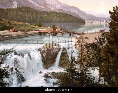 Blick über das obere Engadin, Oberengadin, mit den Innfällen, Fluß Inn, Alpenlandschaft, Graubünden, Schweiz, Historisch, um 1900, digital restaurierte Reproduktion nach einem Original aus dem 19. Jahrhundert / Blick über das Oberengadin, Oberengadin, mit den Innfällen, Inn, Alpenlandschaft, Graubünden, Schweiz, historische, um 1900 digital restaurierte Reproduktion nach einem Original aus dem 19. Jahrhundert Stockfoto