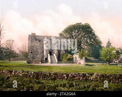 Rowallan Castle ist ein Herrenhaus in der schottischen Council Area East Ayrshire, Kilmarnock, Scotland, Historisch, um 1900, Rowallan Castle ist ein Herrenhaus im schottischen council von East Ayrshire, Kilmarnock, Scotland, Historic, um 1900, digital restaurierte Reproduktion auf der Grundlage eines Originals aus dem 19. Jahrhundert Stockfoto