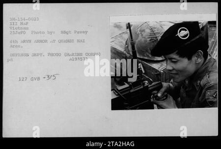 ARVN-Panzer (Armee der Republik Vietnam), die am 23. Januar 1970 im Gebiet Quang Nai operieren. Dieses Foto wurde von SSgt Pavey aufgenommen und ist Teil der 3rd Marine Aircraft Wing (III MAF) Vietnam Sammlung. Es zeigt die 4. ARVN-Rüstungseinheit, die in Verteidigungsaktivitäten tätig ist. Dieses Foto des Verteidigungsministeriums (Marine Corps) trägt die Bezeichnung pd A193573 127 GVB-315. Stockfoto