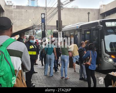 Sao Paulo, Sao Paulo, Brasilien. November 2023. SAO PAULO (SP), 28/2023 - GREVE/METRO/ONIBUS/SP - Sao Paulo Metro und Zugsystem, das wegen angeblicher Privatisierungen 24 Stunden lang angehalten wurde (Foto: Oslaim Brito/Thenews2/Zumapress) (Credit Image: © Oslaim Brito/TheNEWS2 via ZUMA Press Wire) NUR REDAKTIONELLE VERWENDUNG! Nicht für kommerzielle ZWECKE! Stockfoto