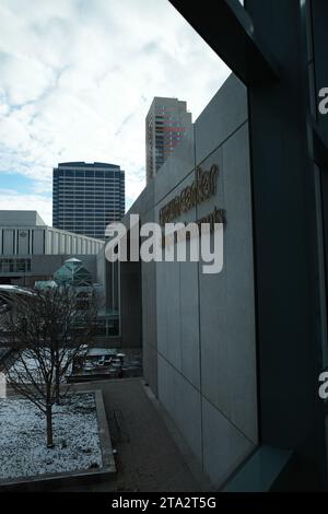 Kansas City, Missouri - 26. November 2023: Schild Für Das Crown Center Building Stockfoto