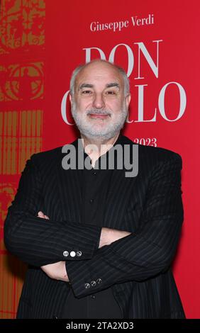 Mailand, Italien. November 2023. Mailand, Italien DON CARLO Präsentation des ersten Teatro alla Scala unter der Regie von Lluìs Pasqua unter der Regie von Riccardo Chailly auf dem Foto: Michele Pertusi Bass Credit: Independent Photo Agency/Alamy Live News Stockfoto