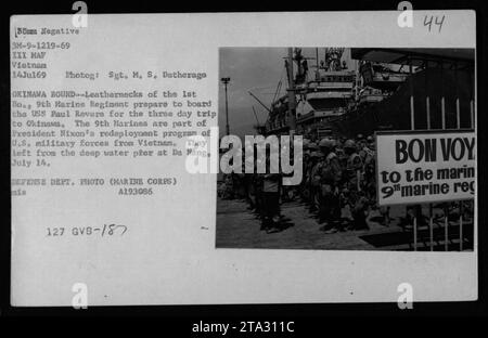 Am 14. Juli 1969 bereiteten sich Soldaten des 1. Bataillons des 9. Marine-Regiments vor, an Bord der USS Paul Revere in da Nang (Vietnam) zu gehen, als Teil der Umverteilung nach Okinawa. Stockfoto