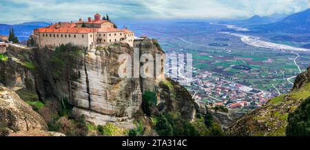 Blick auf das Kloster Varlaam, Meteora Griechenland. unesco-Weltkulturerbe und beliebtes griechisches Reiseziel Stockfoto
