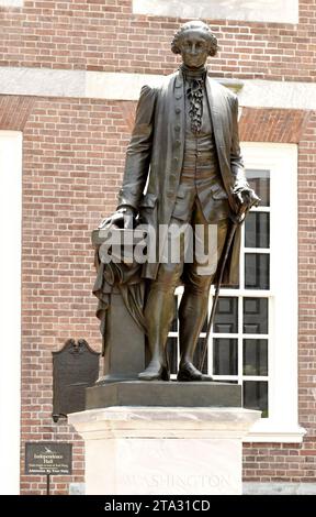 Philadelphia, USA – 29. Mai 2018: George Washington Statue in der Nähe der Independence Hall in Philadelphia. Stockfoto