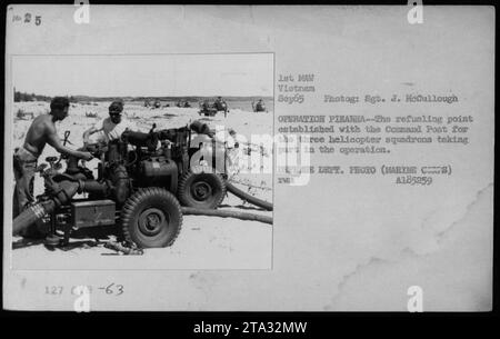 Operation PIRANHA - Eine Tankstelle für drei Hubschrauberstaffeln, die an der Operation teilnehmen. Zur Gewährleistung einer kontinuierlichen Luftunterstützung wird Kraftstoff bereitgestellt. Das Foto wurde im September 1965 von Sgt. J. McCullough während des Vietnamkriegs aufgenommen. Gutschrift: DEFENSE DEPT. FOTO (MARINE CS) A185259 P 2. Stockfoto