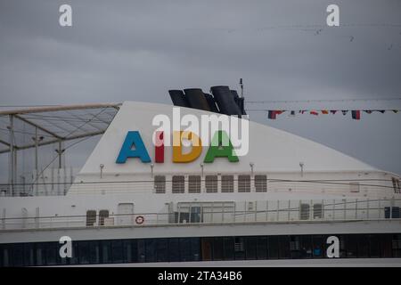 Hamburg, Deutschland 17. März 2023, das Markenlogo der Kreuzfahrtgesellschaft „AIDA“ Stockfoto