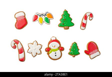 Lebkuchenkekse isoliert auf weißem Hintergrund, glasierte Cookies mit Zuckerglasur Dekoration, Weihnachtskekse Stockfoto