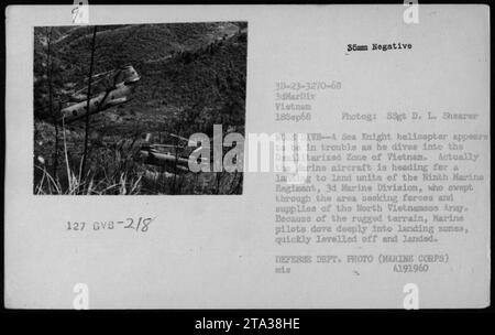 Bildunterschrift: Ein CH-46 Sea Knight Hubschrauber taucht am 18. September 1968 in die entmilitarisierte Zone Vietnams ein. Das Marine-Flugzeug führt tatsächlich eine kontrollierte Landung durch, um Einheiten des 9. Marine-Regiments, der 3. Marine-Division, zu liefern, die Operationen zur Suche nach nordvietnamesischen Armeeeinheiten und Vorräten durchführten. Das raue Gelände erforderte, dass die Marine-Piloten vor dem Nivellieren und Landen steile Bergabfahrten durchführen mussten. Dieses Foto wurde von SSgt D. L. Shearer aufgenommen und ist Teil der 35mm-Negativsammlung, die die amerikanischen militärischen Aktivitäten während des Vietnamkriegs dokumentiert. Offi Stockfoto