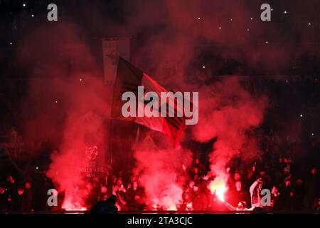 Rom, Italie. November 2023. Anhänger von Latium während der UEFA Champions League, Gruppe E Fußballspiel zwischen SS Lazio und Celtic FC am 28. November 2023 im Stadio Olimpico in Rom, Italien - Foto Federico Proietti/DPPI Credit: DPPI Media/Alamy Live News Stockfoto