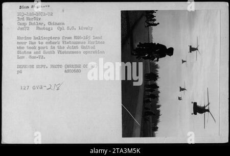 Hubschrauber von H-165 landen in der Nähe von Hue, um vietnamesische Marines an Bord zu nehmen, die an der Joint Unit Operation Lom Bon-72 teilnahmen. Dieses Foto, das im Juni 1972 in Camp Butler aufgenommen wurde, zeigt CH-46 Hubschrauber im Einsatz während des Vietnamkriegs. Quelle: CPL S.G. Idvely, DEFENSE DEPT. FOTO (MARINE CORPS). Stockfoto