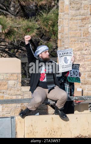 St. Paul, Minnesota. November 2023. Sammeln Sie sich, um Minnesota von der Apartheid Israel zu veräußern, Palästina zu befreien und kein Geld aus Minnesota für Völkermord. Stockfoto