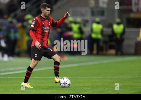 Mailand, Italien. November 2023. Samuel Chukwueze vom AC Milan im Spiel der UEFA Champions League Gruppe F zwischen dem AC Milan und den Borussia Dortmund am 28. November 2023 im Stadio Giuseppe Meazza in Mailand. Quelle: Marco Canoniero/Alamy Live News Stockfoto