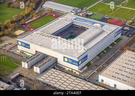 Luftbild, Bundesligastadion MERKUR SPIEL-ARENA Fußballplatz Fortuna Düsseldorf 1895 mit offenem Dach, umgeben von herbstlichen Laubbäumen, Stockum, Düsseldorf, Rheinland, Nordrhein-Westfalen, Deutschland ACHTUNGxMINDESTHONORARx60xEURO *** Luftansicht Bundesliga Stadion MERKUR SPIEL ARENA Fußballplatz Fortuna Düsseldorf 1895 mit offenem Dach, umgeben von herbstlichen Laubbäumen, Stockum, Düsseldorf, Rheinland, Nordrhein-Westfalen, Deutschland ACHTUNGxMINDESTHONORARx60xEURO Credit: Imago/Alamy Live News Stockfoto