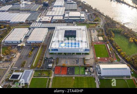 Luftbild, Bundesligastadion MERKUR SPIEL-ARENA Fußballplatz Fortuna Düsseldorf 1895 mit offenem Dach, umgeben von herbstlichen Laubbäumen, Stockum, Düsseldorf, Rheinland, Nordrhein-Westfalen, Deutschland ACHTUNGxMINDESTHONORARx60xEURO *** Luftansicht Bundesliga Stadion MERKUR SPIEL ARENA Fußballplatz Fortuna Düsseldorf 1895 mit offenem Dach, umgeben von herbstlichen Laubbäumen, Stockum, Düsseldorf, Rheinland, Nordrhein-Westfalen, Deutschland ACHTUNGxMINDESTHONORARx60xEURO Credit: Imago/Alamy Live News Stockfoto
