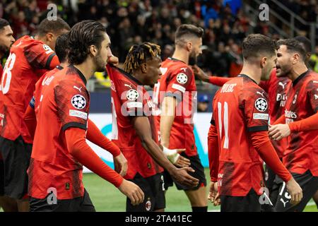 Mailand, Italien. November 2023. Milan Samu Chukwueze feiert nach einem Torschuss während des AC Milan vs Borussia Dortmund, UEFA Champions League-Fußballspiels in Mailand, Italien, 28. November 2023 Credit: Independent Photo Agency/Alamy Live News Stockfoto
