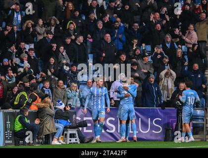 Haji Wright #11 von Coventry City erzielt 1-0 beim Sky Bet Championship Match Coventry City gegen Plymouth Argyle in der Coventry Building Society Arena, Coventry, Großbritannien, 28. November 2023 (Foto: Stan Kasala/News Images) in, am 28.11.2023. (Foto: Stan Kasala/News Images/SIPA USA) Credit: SIPA USA/Alamy Live News Stockfoto