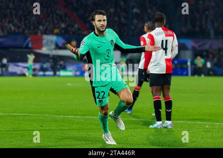 ROTTERDAM, NIEDERLANDE - 28. NOVEMBER: Mario Hermoso (Atletico Madrid) beim Spiel der Gruppe E - UEFA Champions League 2023/24 gegen SC Feyenoord und ATL Stockfoto