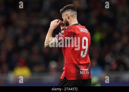Mailand, Italien. November 2023. Olivier Giroud vom AC Milan sieht beim Spiel der UEFA Champions League Gruppe F zwischen AC Milan und Borussia Dortmund am 28. November 2023 im Stadio Giuseppe Meazza in Mailand, Italien, niedergeschlagen aus. Quelle: Marco Canoniero/Alamy Live News Stockfoto