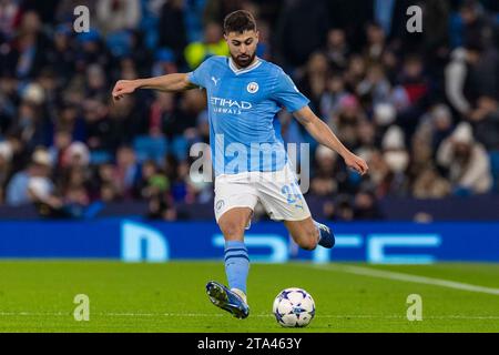 Josko Gvardiol #24 von Manchester City in Aktion während der UEFA Champions League, Gruppenspiel zwischen Manchester City und RB Leipzig im Etihad Stadium, Manchester am Dienstag, den 28. November 2023. (Foto: Mike Morese | MI News) Credit: MI News & Sport /Alamy Live News Stockfoto