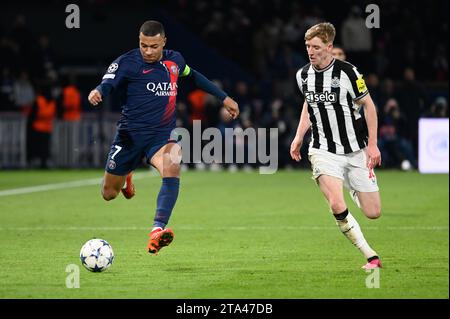 Paris, Frankreich. November 2023. © Julien Mattia/Le Pictorium/MAXPPP - Paris 28/11/2023 Kylian Mbappe lors du match retour du groupe F de la Ligue des Champions, entre le PSG et Newcastle United, au Parc de Princes, le 28 Novembre 2023. Quelle: MAXPPP/Alamy Live News Stockfoto