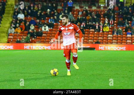 Oakwell Stadium, Barnsley, England - 28. November 2023 Nicky Cadden (7) von Barnsley - während des Spiels Barnsley gegen Wycombe Wanderers, Sky Bet League One, 2023/24, Oakwell Stadium, Barnsley, England - 28. November 2023 Credit: Arthur Haigh/WhiteRosePhotos/Alamy Live News Stockfoto