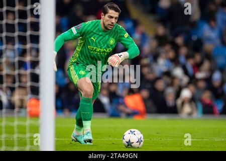 Stefan Ortega #18 (GK) von Manchester City während der UEFA Champions League, Gruppenspiel zwischen Manchester City und RB Leipzig im Etihad Stadium, Manchester am Dienstag, den 28. November 2023. (Foto: Mike Morese | MI News) Credit: MI News & Sport /Alamy Live News Stockfoto