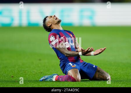 Barcelona, Spanien. November 2023. Raphina (FC Barcelona) reagiert auf das Champions-League-Spiel zwischen dem FC Barcelona und Porto FC im Stadion Estadi Lluis Companys in Barcelona, Spanien, am Dienstag, den 28. November 2023. Foto: Siu Wu Credit: dpa/Alamy Live News Stockfoto
