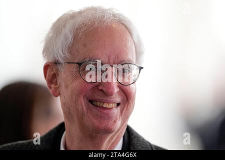 Atlanta, Usa. November 2023. Steven Hochman, Associate Director of Programme am Carter Center und ehemaliger Assistent von Präsident Jimmy Carter, kommt vor einer Ehrfeier für die ehemalige First Lady Rosalynn Carter an der Glenn Memorial Church an der Emory University am Dienstag, den 28. November 2023, in Atlanta, Georgia. Pool Foto von Brynn Anderson/UPI Credit: UPI/Alamy Live News Stockfoto