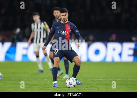 Paris, Frankreich. November 2023. Paris Saint-Germain Stürmer Marco Asensio (11) während des Spiels Paris Saint-Germain FC gegen Newcastle United FC UEFA Champions League Runde 1 Gruppe F im Parc de Princes, Paris, Frankreich am 28. November 2023 Credit: Every Second Media/Alamy Live News Stockfoto