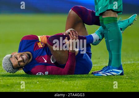 Barcelona, Spanien. November 2023. Ronald Araujo vom FC Barcelona spielte während des Spiels der UEFA Champions League Gruppe H zwischen dem FC Barcelona und dem FC Porto am 28. November 2023 im Lluis Companys Stadion in Barcelona. (Foto: Sergio Ruiz/PRESSINPHOTO) Credit: PRESSINPHOTO SPORTS AGENCY/Alamy Live News Stockfoto