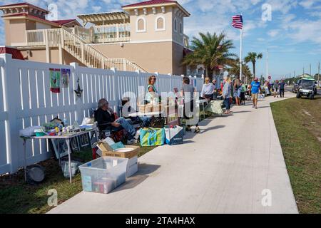 Beverly Beach, FL, USA - 18. November 2023: Beverly Beach Garagenverkauf im Superszenischen 150-Meilen-Extravaganza Stockfoto