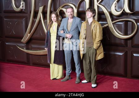 London, Großbritannien. November 2023. Im Bild: (L-R) - Manon McCrory-Lewis, Damian Lewis, Gulliver Lewis besucht die Weltpremiere von „Wonka“ in der Royal Festival Hall in Southbank. Quelle: Justin Ng/Alamy Live News Stockfoto