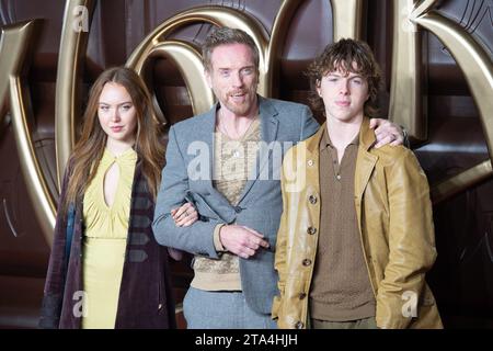 London, Großbritannien. November 2023. Im Bild: (L-R) - Manon McCrory-Lewis, Damian Lewis, Gulliver Lewis besucht die Weltpremiere von „Wonka“ in der Royal Festival Hall in Southbank. Quelle: Justin Ng/Alamy Live News Stockfoto