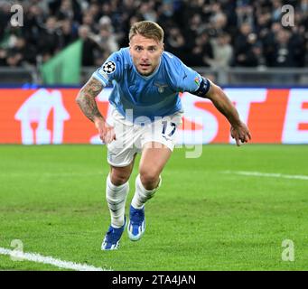 Rom, Italien. November 2023. Lazios Ciro immobile feiert sein erstes Tor beim Spiel der UEFA Champions League Gruppe E zwischen Lazio und Celtic am 28. November 2023 in Rom. Quelle: Augusto Casasoli/Xinhua/Alamy Live News Stockfoto