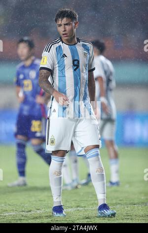 Bandung, Indonesien. November 2023. Argentinier Agustin Ruberto beim Gruppenspiel der FIFA U-17-Weltmeisterschaft Indonesien 2023 gegen Japan 1-3 Argentinien im Si Jalak Harupat Stadium in Bandung, Indonesien, 14. November 2023. Quelle: AFLO/Alamy Live News Stockfoto