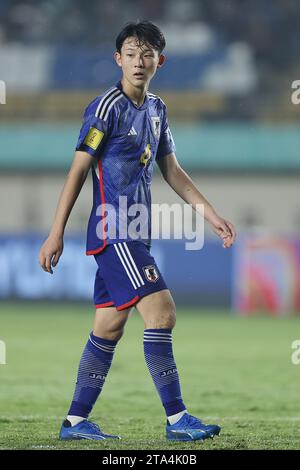 Bandung, Indonesien. November 2023. Japaner Kaito Tsuchiya beim Gruppenspiel der FIFA U-17-Weltmeisterschaft Indonesien 2023 gegen Japan 1-3 Argentinien im Si Jalak Harupat Stadium in Bandung, Indonesien, 14. November 2023. Quelle: AFLO/Alamy Live News Stockfoto
